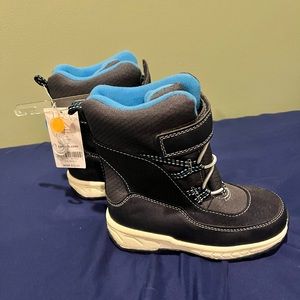 NWT Navy Toddler Boy Size 11 Snowboots